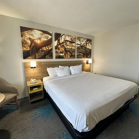 Days Inn By Wyndham Adel I-75 Exterior photo
